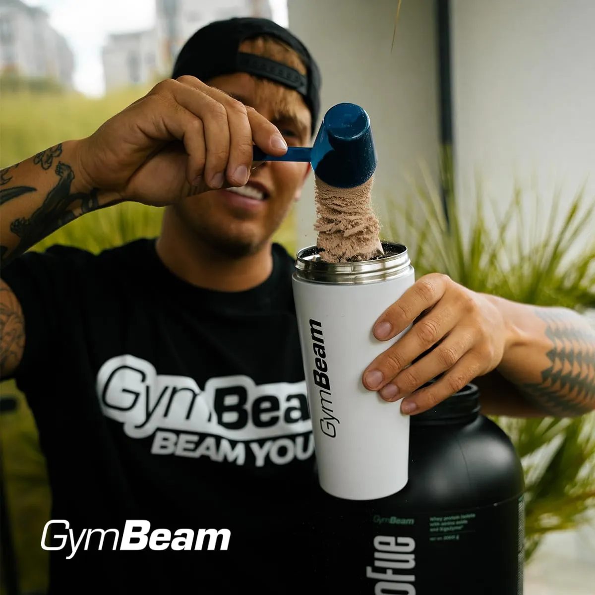 GymBeam Edelstahl Protein Shaker 750ml Weiß auslaufsicher