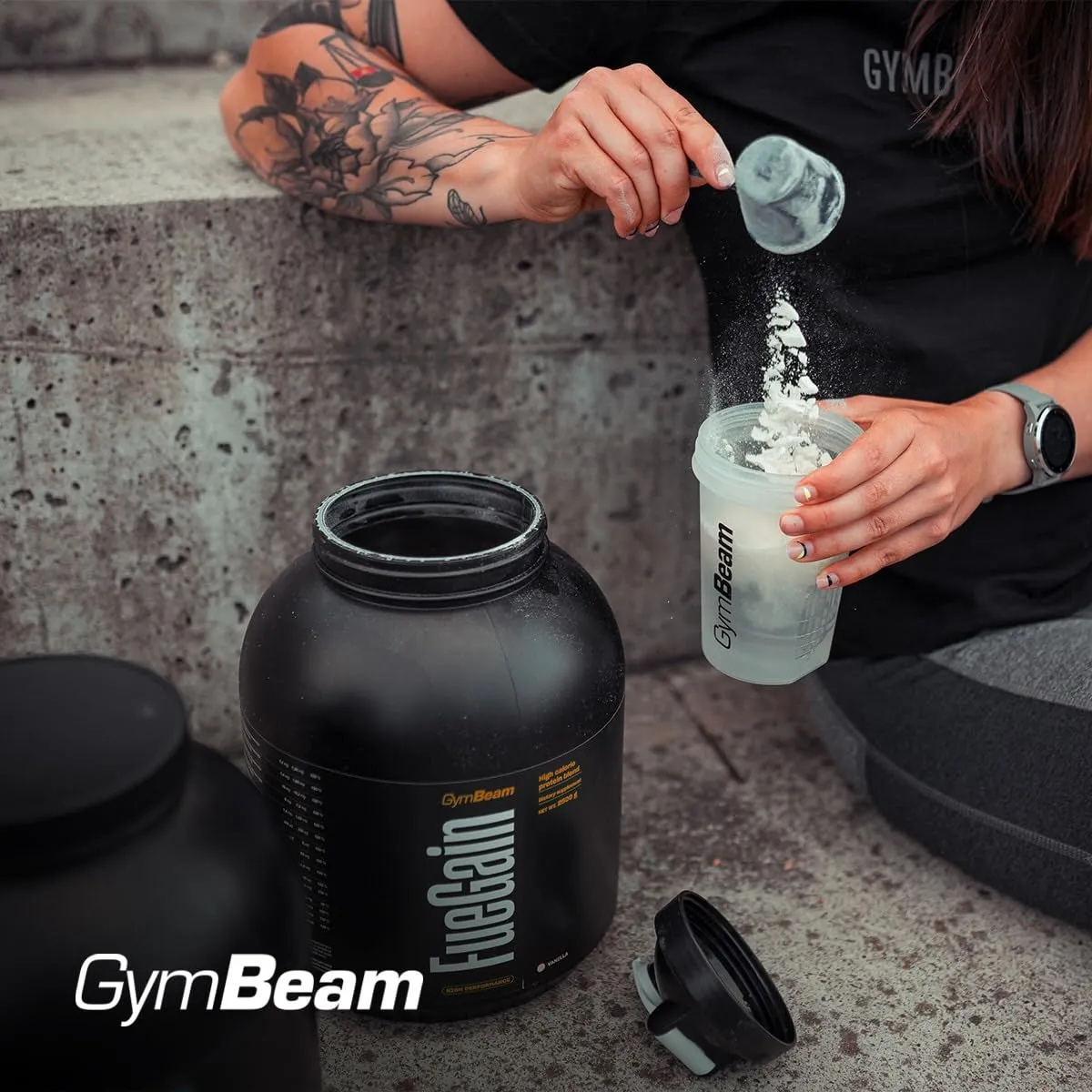 GymBeam FueGain Mass Gainer Erdbeere 2500 g Protein