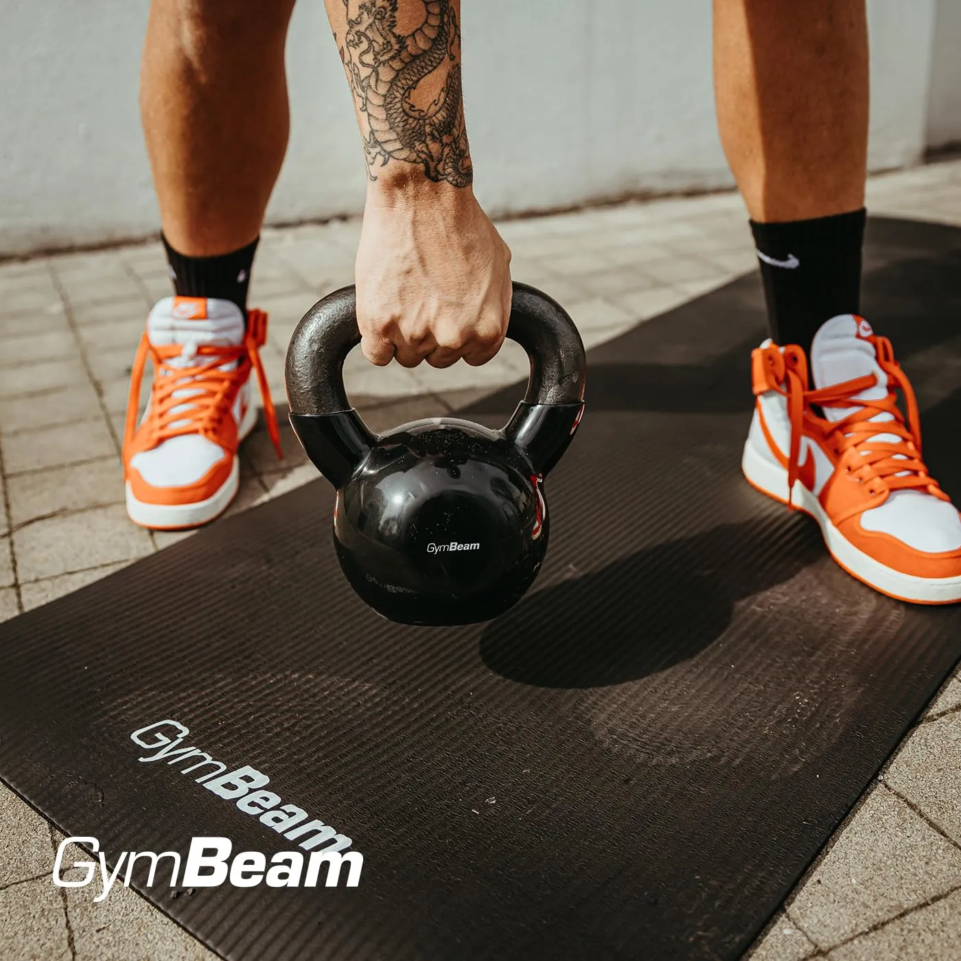 GymBeam Kugelhantel Kettlebell Eisen-Vinyl für Heimtraining