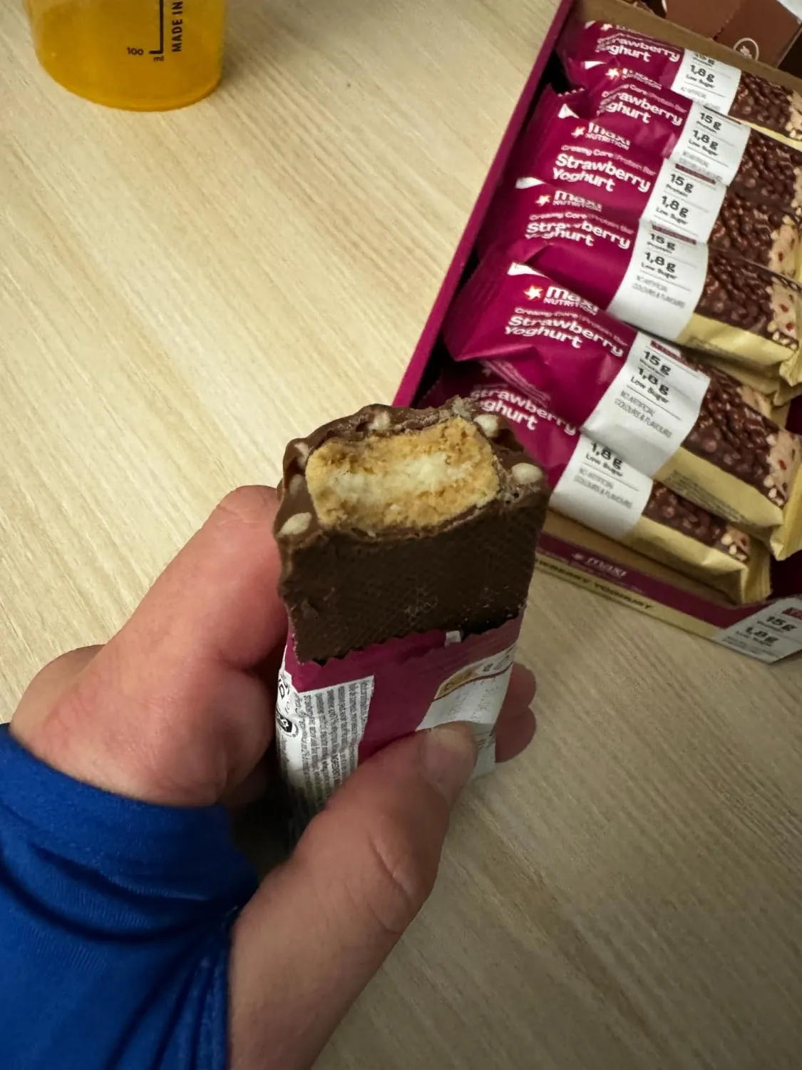MaxiNutrition Creamy Core Bar Strawberry Yoghurt Eiweißriegel 12x45g