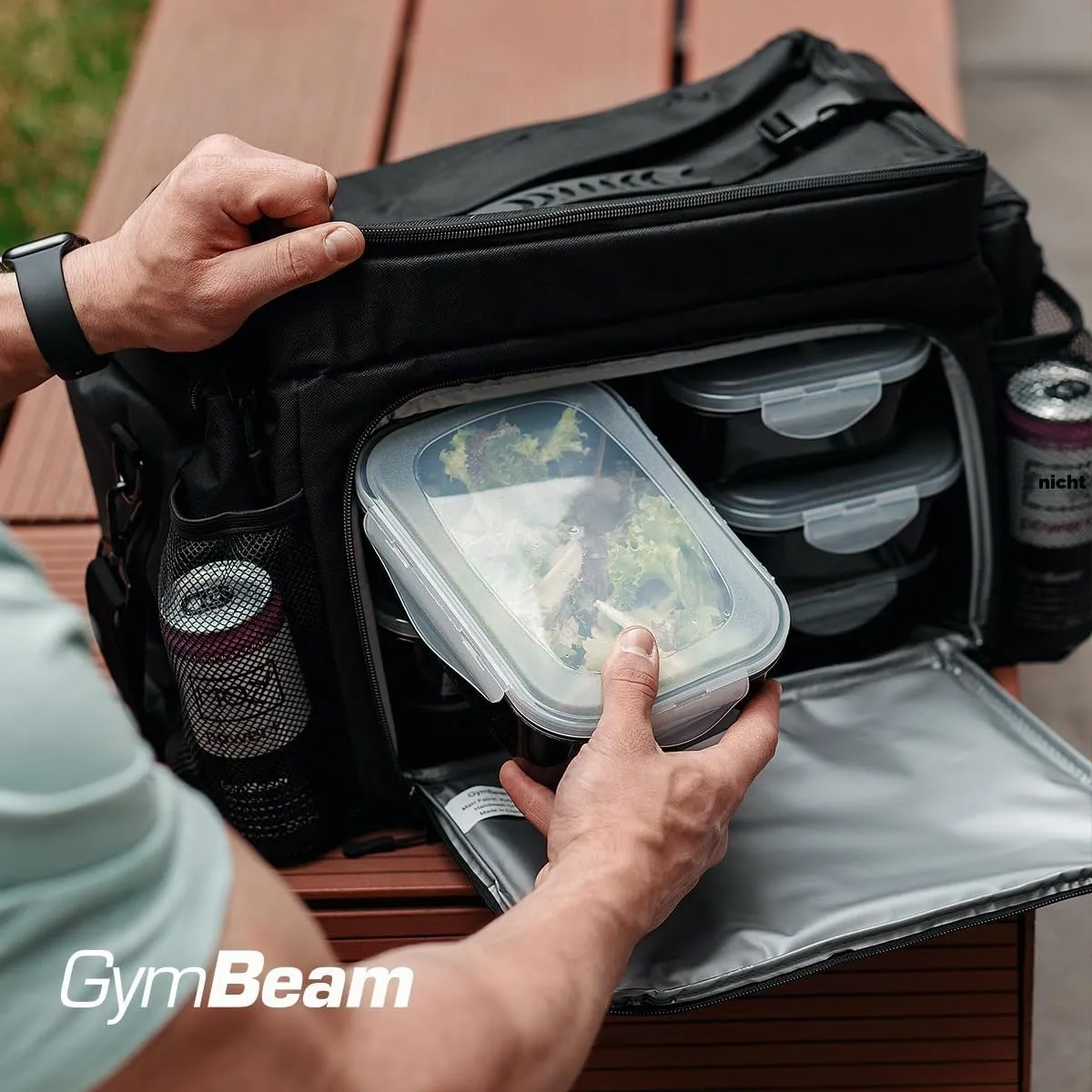 GymBeam Fit Prep Essenstasche 27,7 L + 6 Boxen isoliert