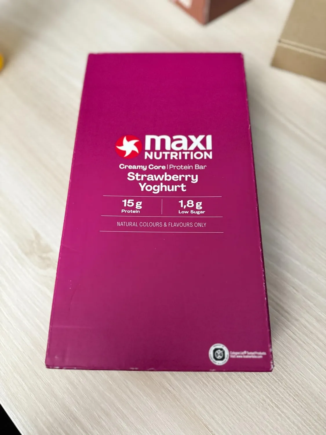 MaxiNutrition Creamy Core Bar Strawberry Yoghurt Eiweißriegel 12x45g
