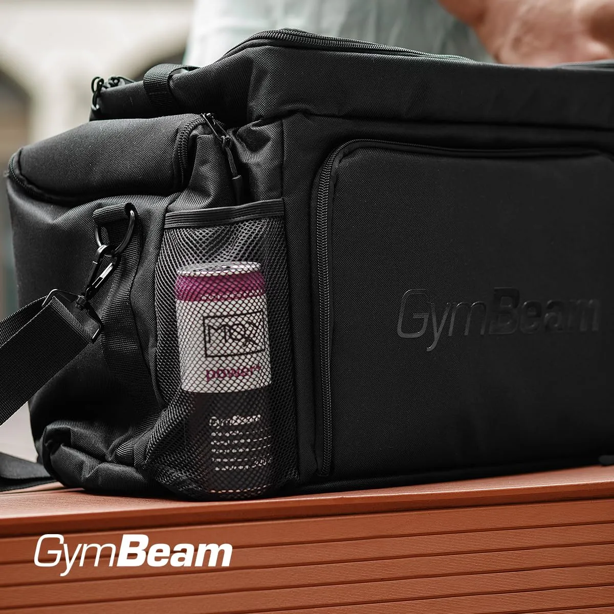 GymBeam Fit Prep Essenstasche 27,7 L + 6 Boxen isoliert