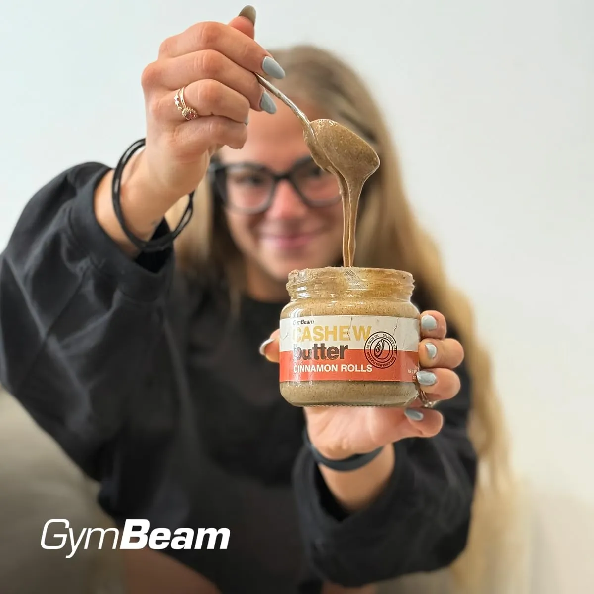 GymBeam Cashewmus Zimtschnecke weiße Schokolade 340g