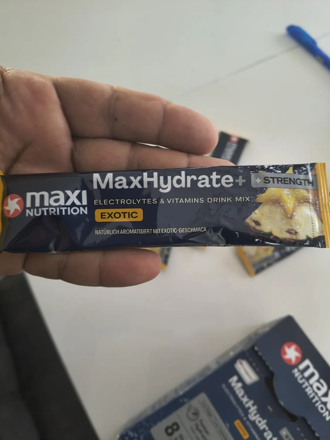 MaxiNutrition MaxHydrate+ Strength Elektrolytpulver Exotic 8 Sticks Kreatin