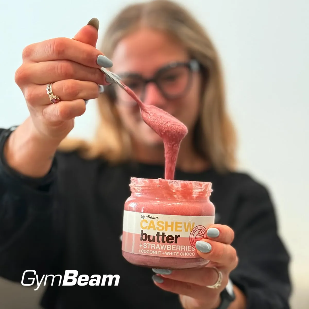 GymBeam Cashewcreme Kokos Erdbeere 340 g weiß Schoko