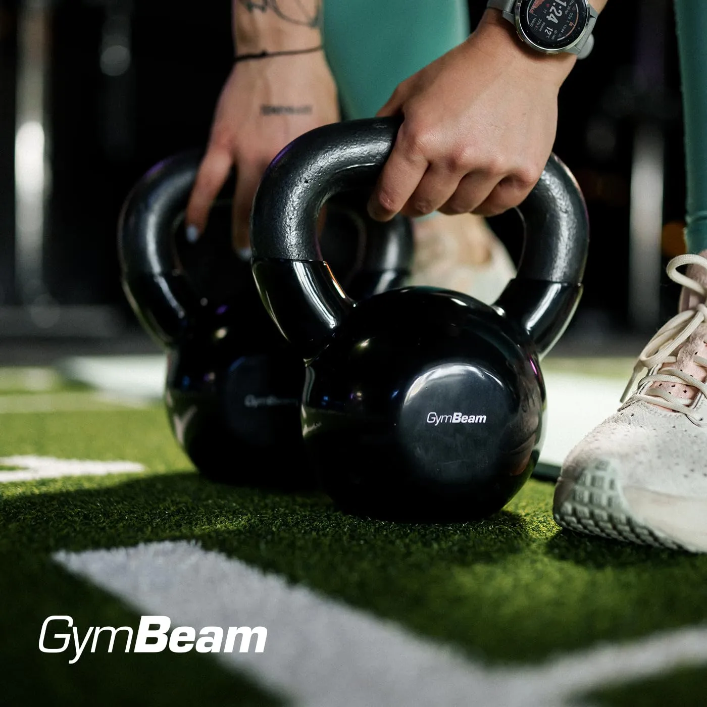 GymBeam Kugelhantel Kettlebell Eisen-Vinyl für Heimtraining