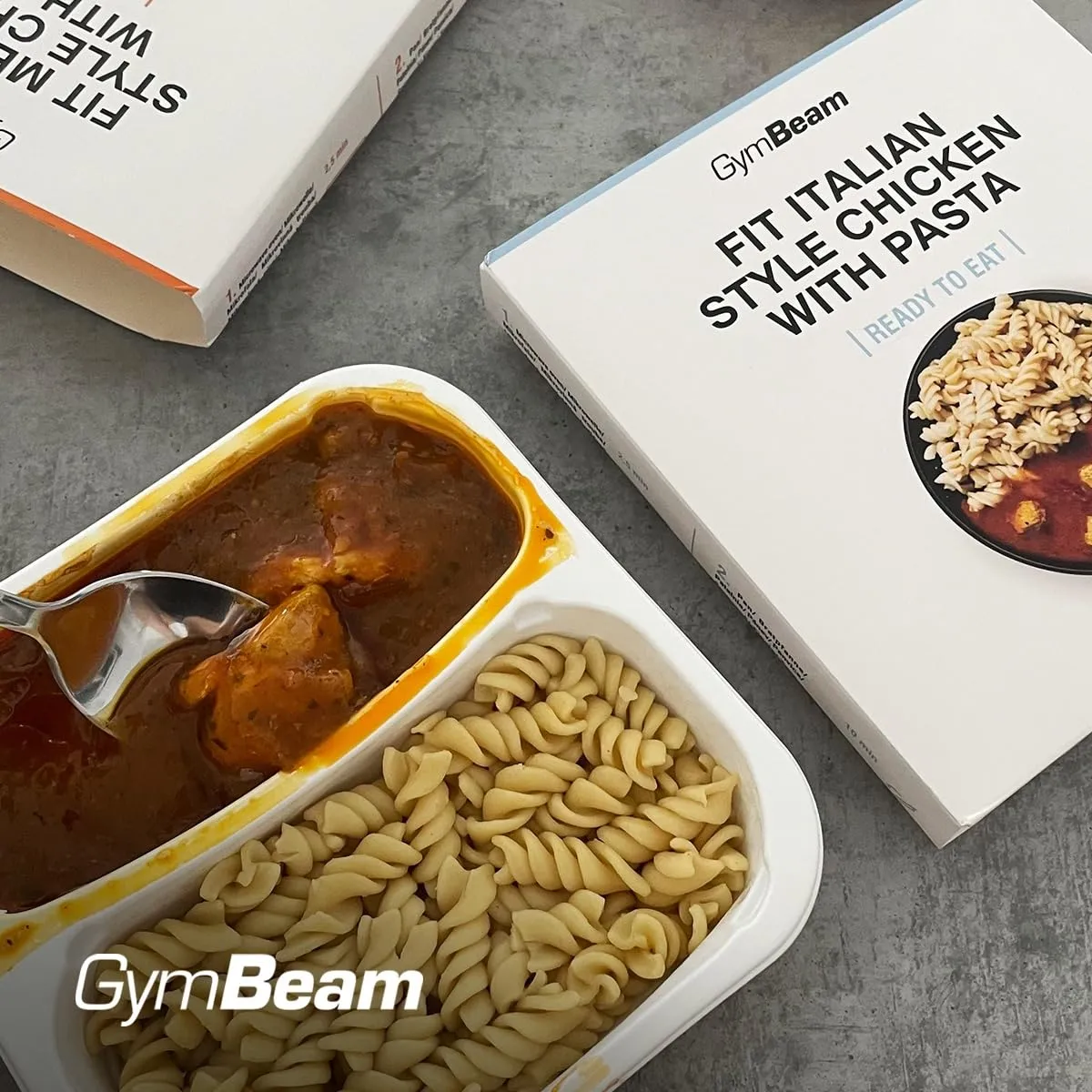 GymBeam FIT Hähnchen mit Nudeln Fertigmahlzeit 420 g proteinreich