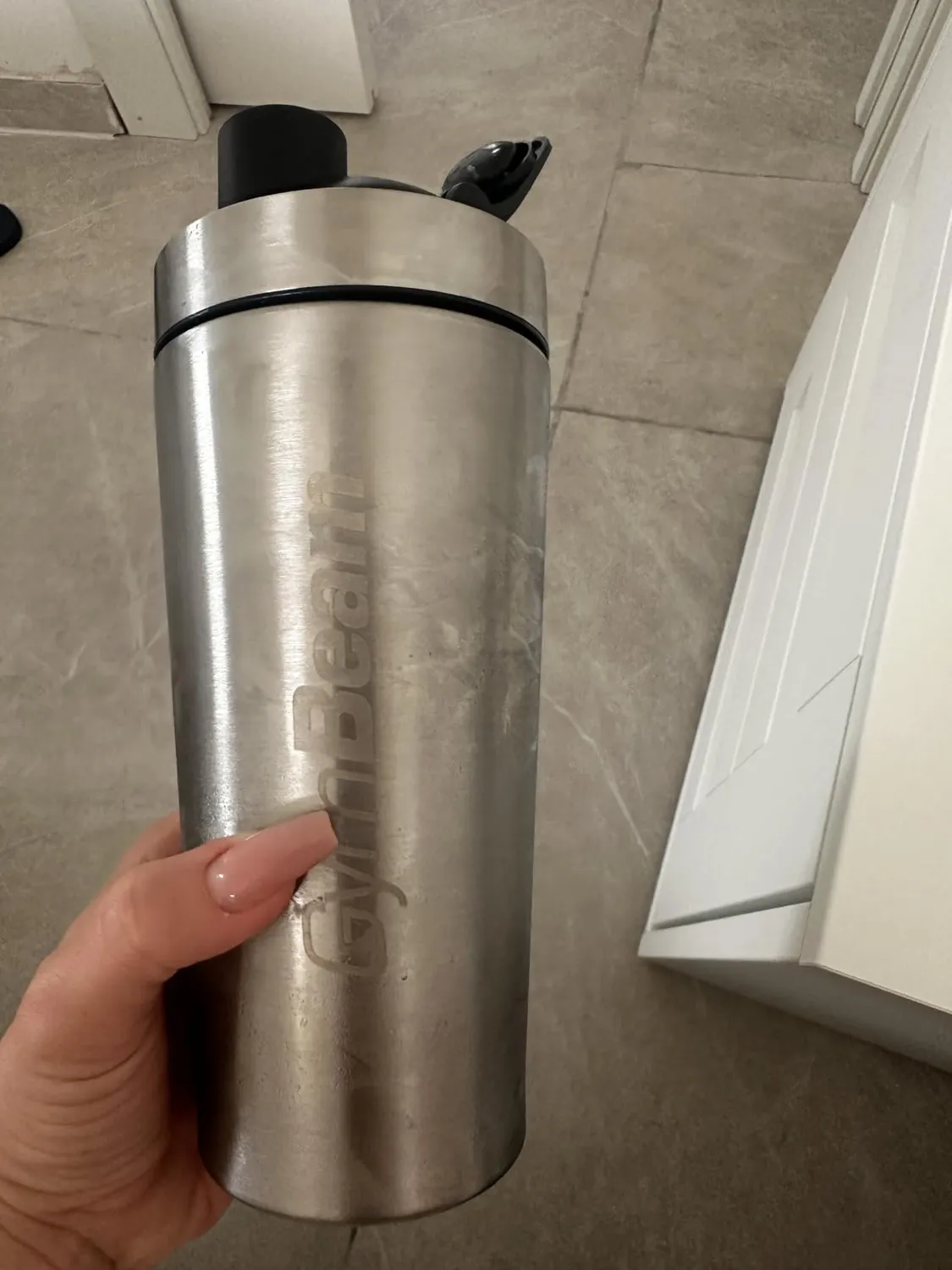 GymBeam Edelstahl Protein Shaker 750ml Weiß auslaufsicher