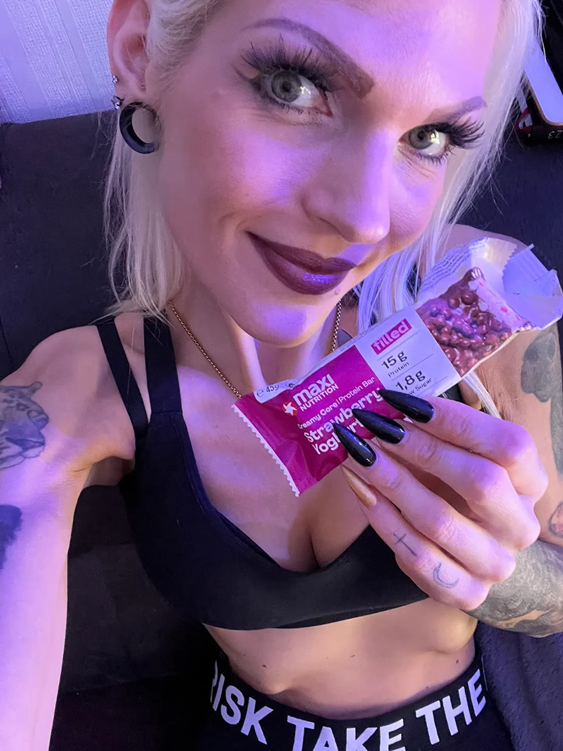 MaxiNutrition Creamy Core Bar Strawberry Yoghurt Eiweißriegel 12x45g