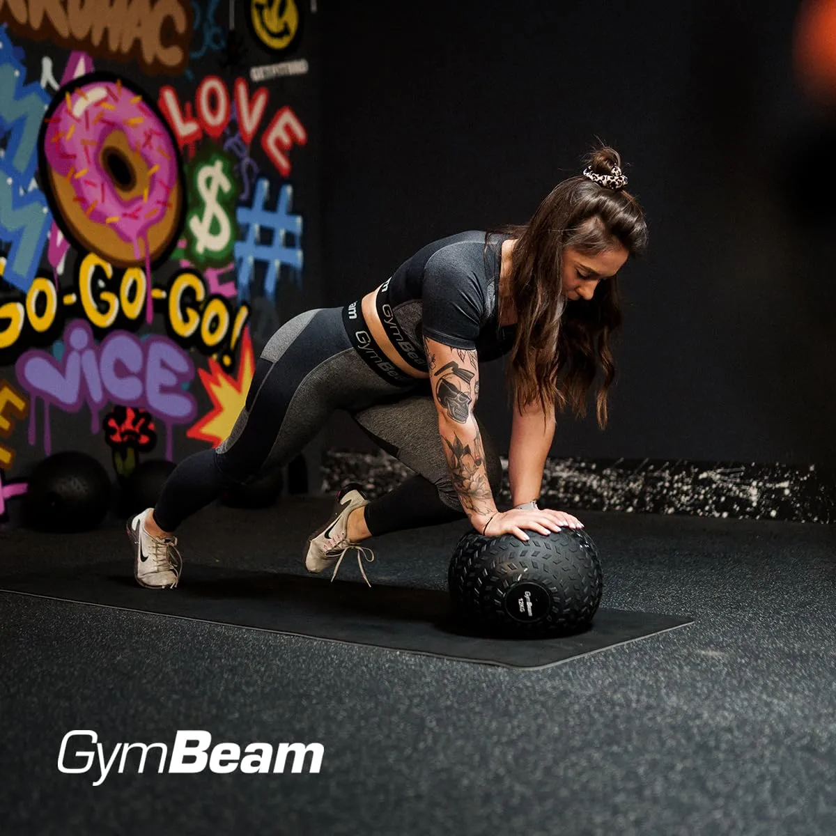 GymBeam Slam Ball Medizinball 6kg griffig PVC