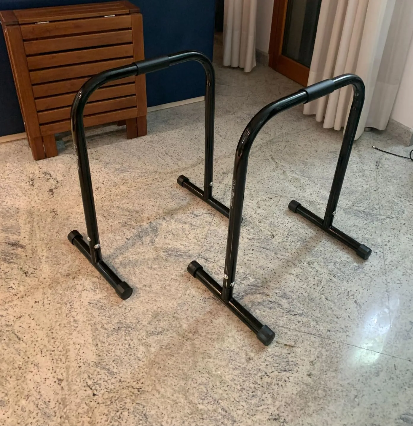 GymBeam DIP II Parallelbarren Dip Stangen Heimtraining