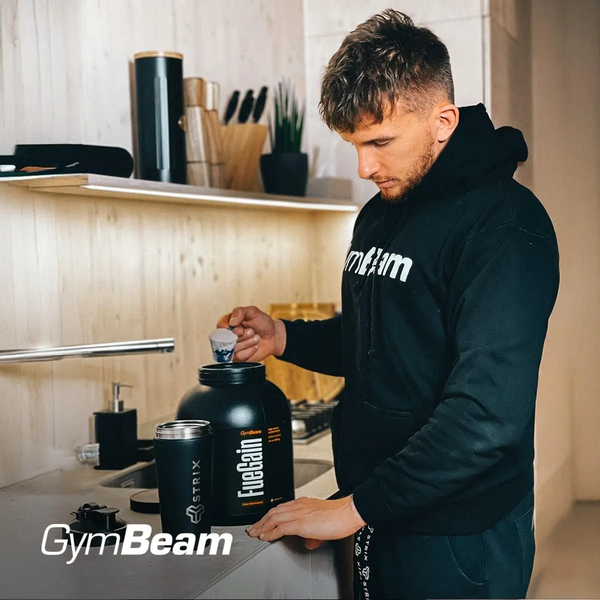GymBeam FueGain Mass Gainer Erdbeere 2500 g Protein
